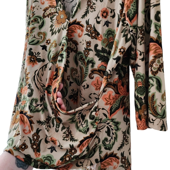 ATTYRE Woman 2X surplice gardencore top - Picture 2 of 8